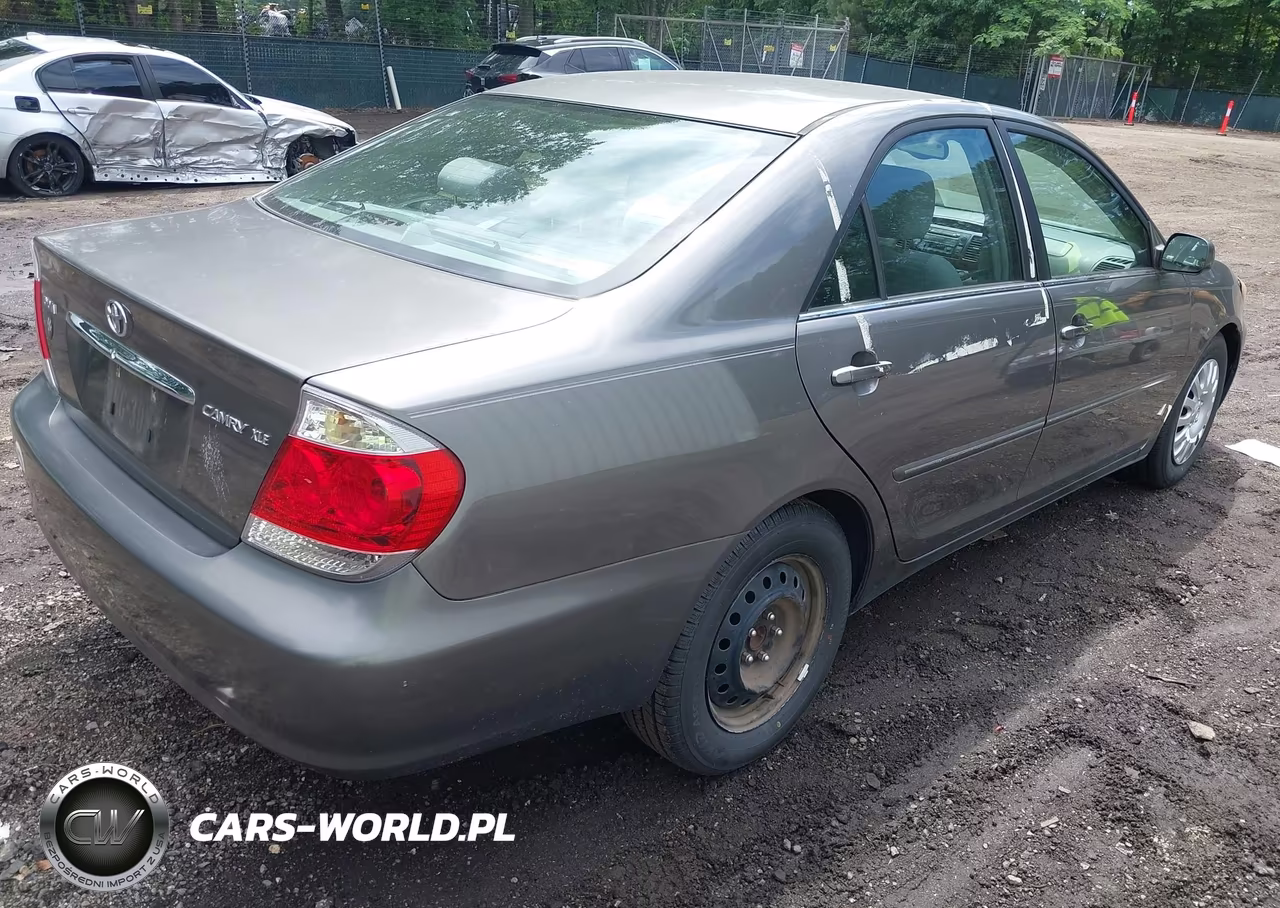 2005 Toyota Camry Xle VIN:4T1BE30K95U633718 - 4