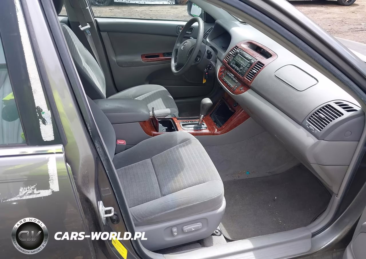 2005 Toyota Camry Xle VIN:4T1BE30K95U633718 - 5
