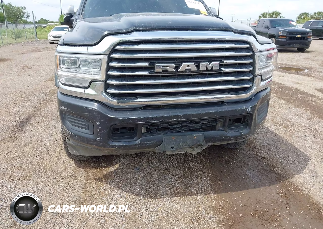 2020 Ram 3500 VIN:3C63RRNLXLG212339 - 10