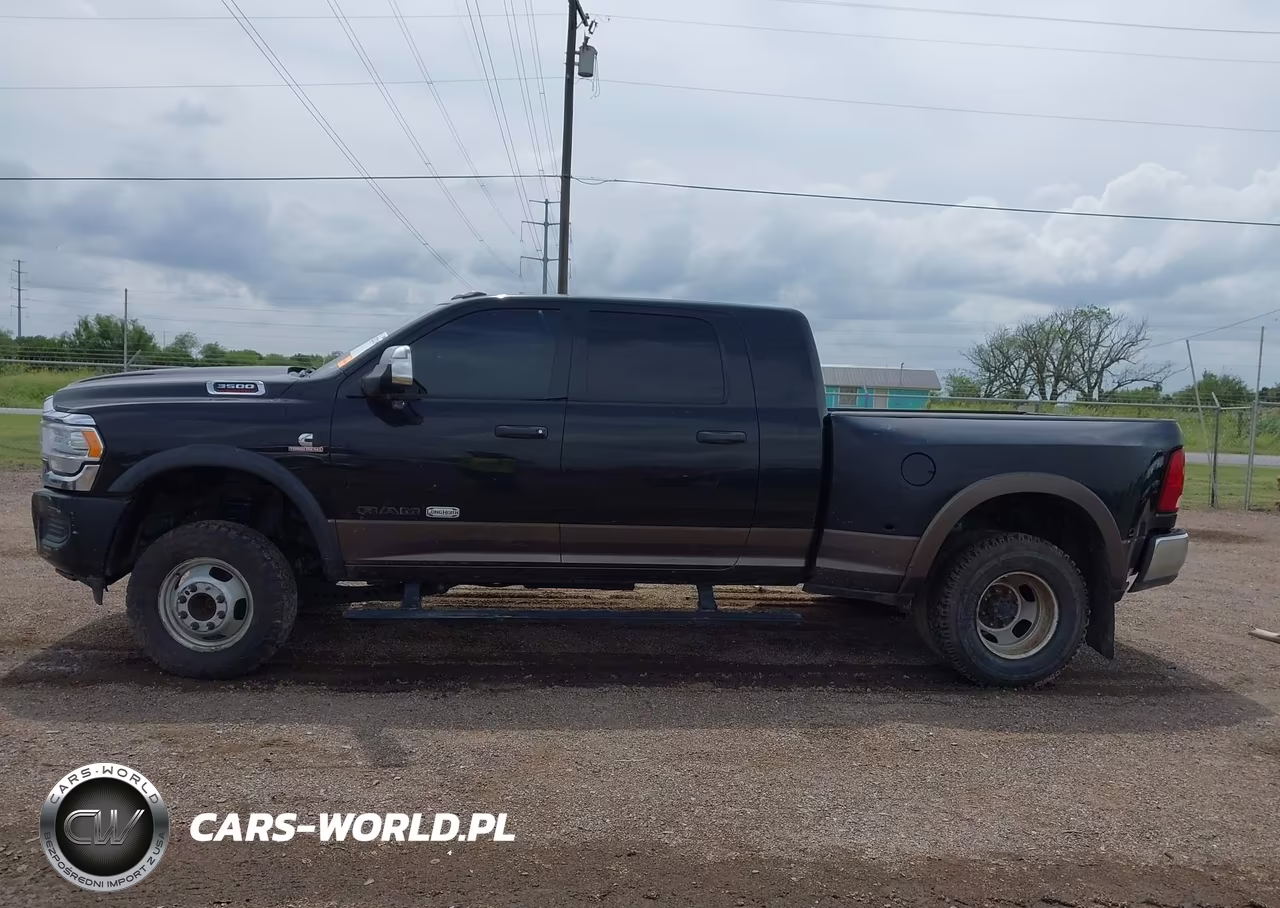 2020 Ram 3500 VIN:3C63RRNLXLG212339 - 14