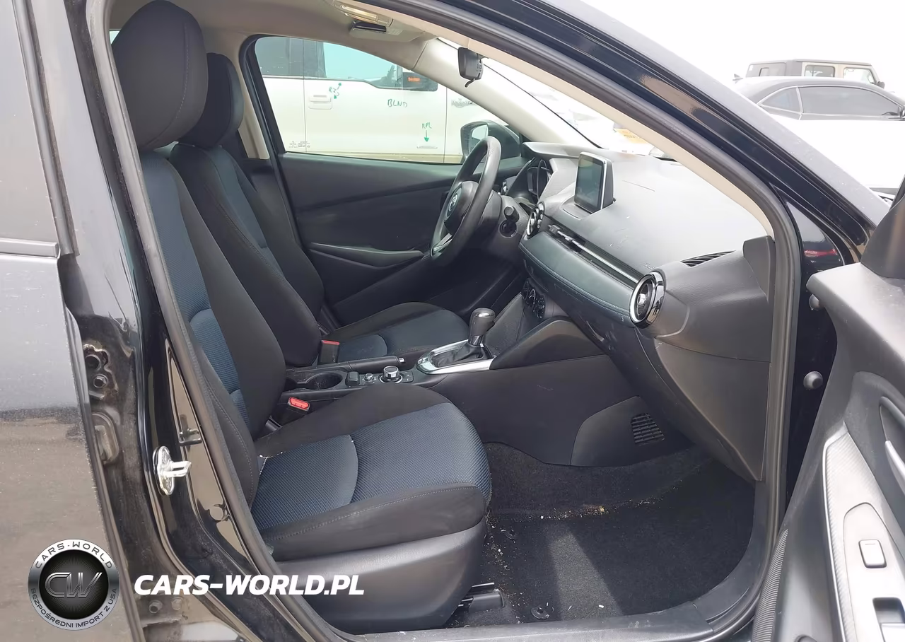 2019 Toyota Yaris Le VIN:3MYDLBYV1KY515183 - 5