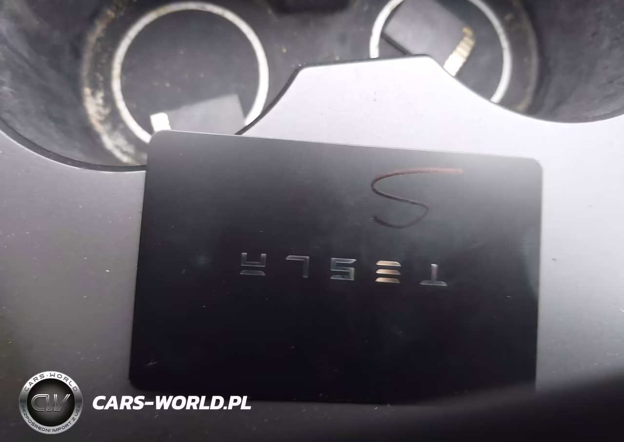 2023 Tesla Model Y VIN:7SAYGDEE8PF845638 - 11