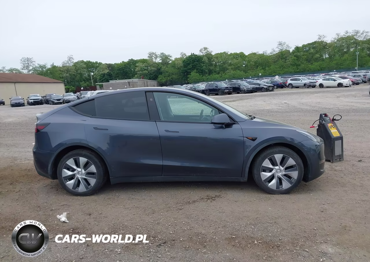 2023 Tesla Model Y VIN:7SAYGDEE8PF845638 - 13