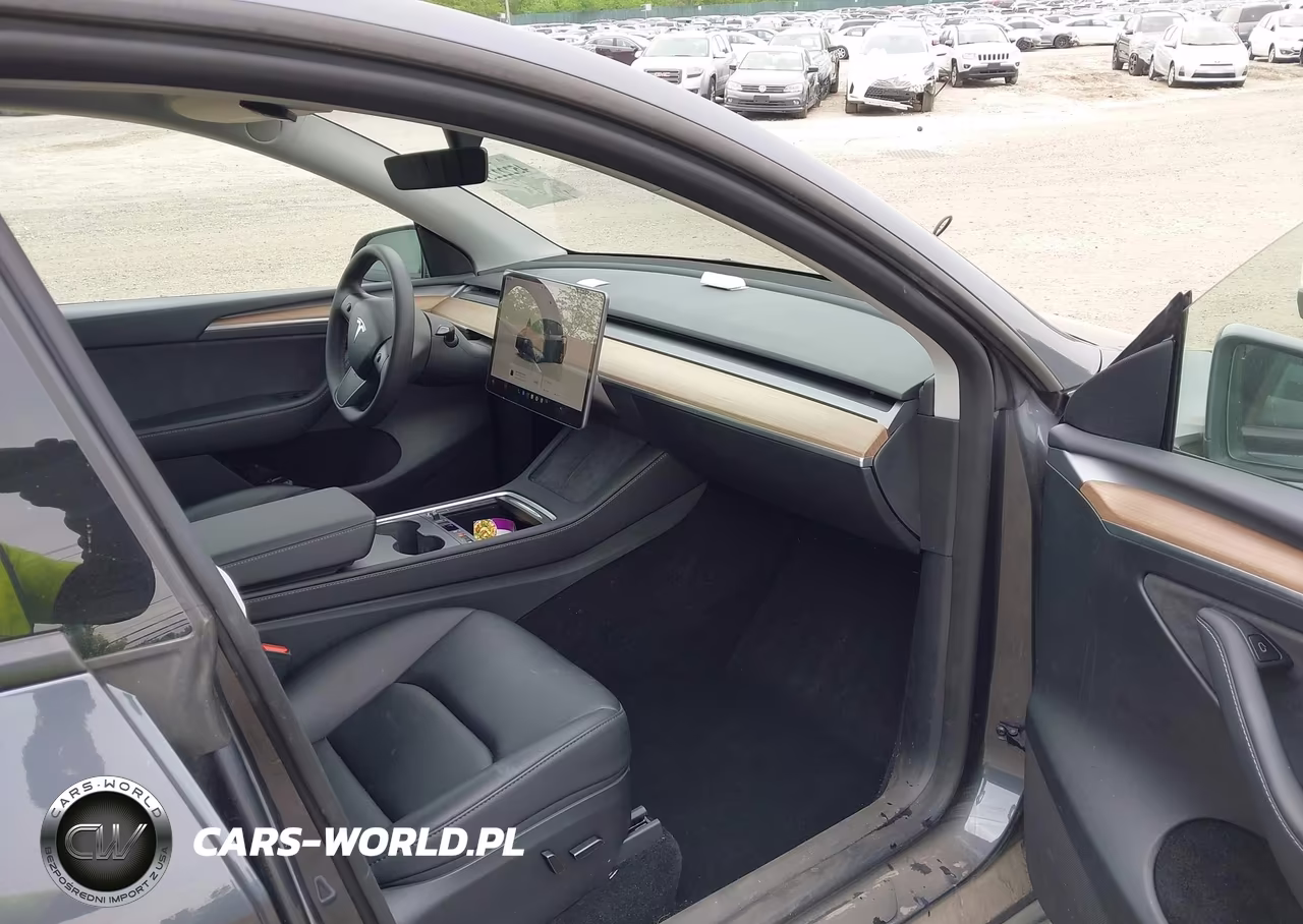 2023 Tesla Model Y VIN:7SAYGDEE8PF845638 - 5