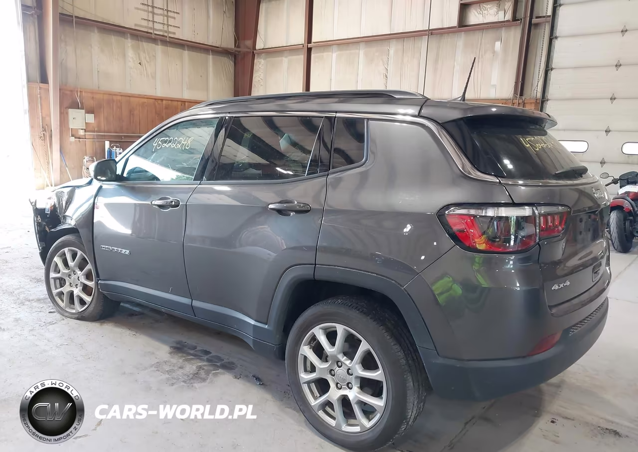 2022 Jeep Compass Latitude Lux 4X4 VIN:3C4NJDFBXNT181556 - 3
