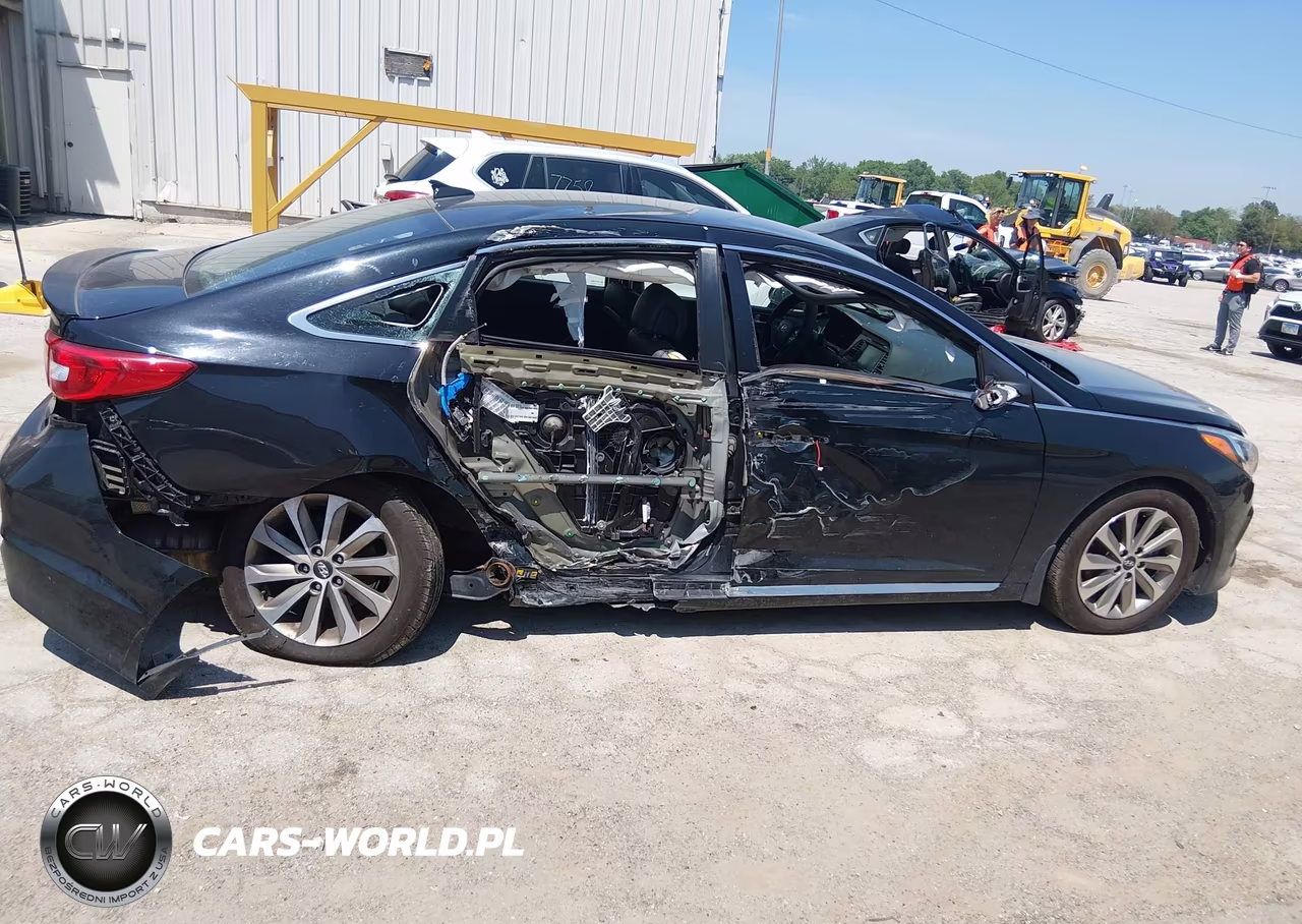 2015 Hyundai Sonata Sport VIN:5NPE34AFXFH211371 - 13