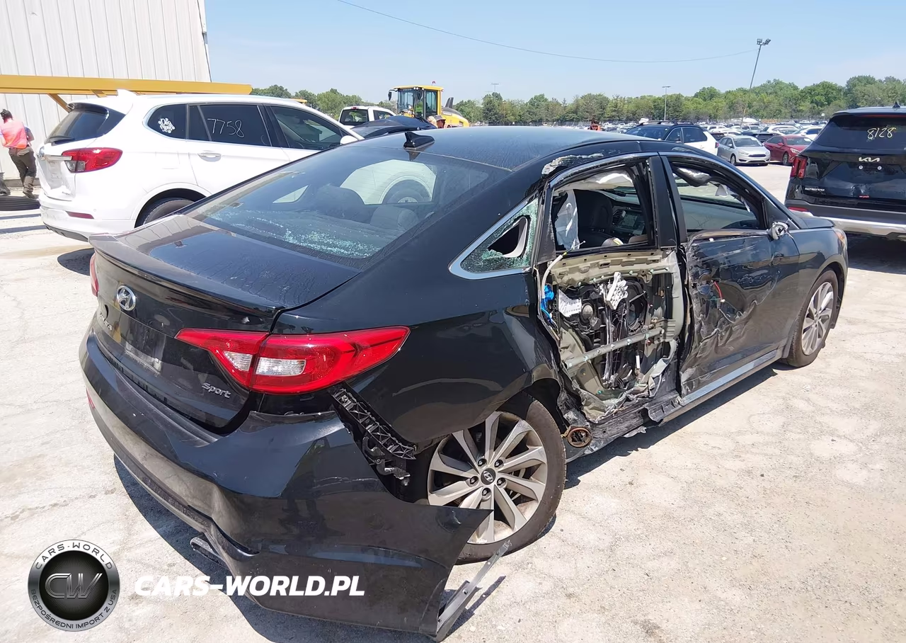 2015 Hyundai Sonata Sport VIN:5NPE34AFXFH211371 - 4