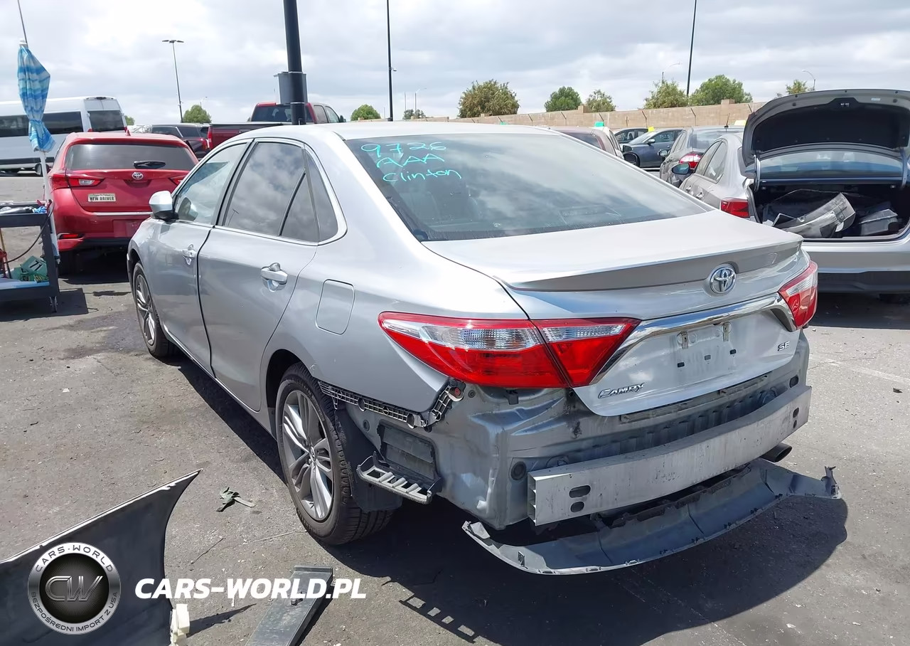 2015 Toyota Camry Se VIN:4T1BF1FK2FU873431 - 3