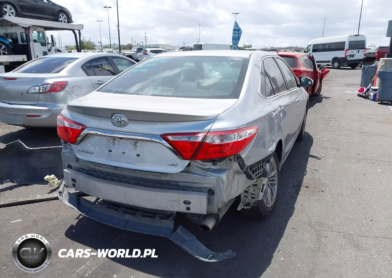 2015 Toyota Camry Se VIN:4T1BF1FK2FU873431 - 4