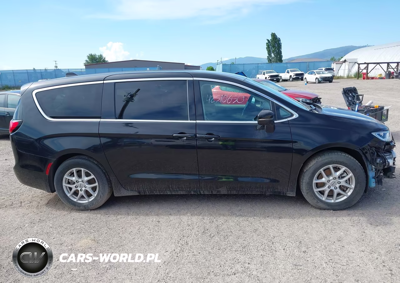 2023 Chrysler Pacifica Touring L VIN:2C4RC1BG0PR615940 - 14