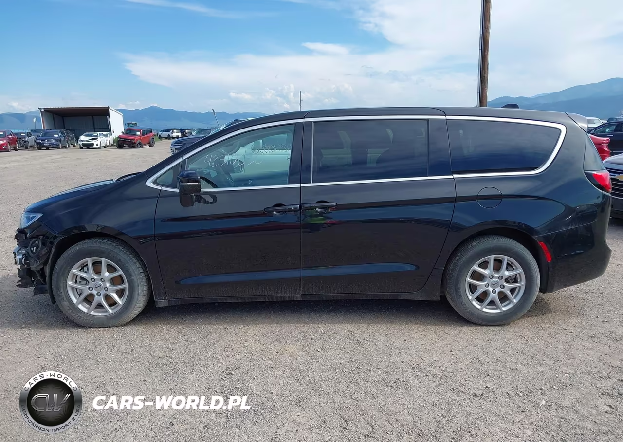2023 Chrysler Pacifica Touring L VIN:2C4RC1BG0PR615940 - 15
