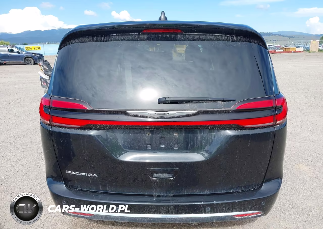 2023 Chrysler Pacifica Touring L VIN:2C4RC1BG0PR615940 - 17