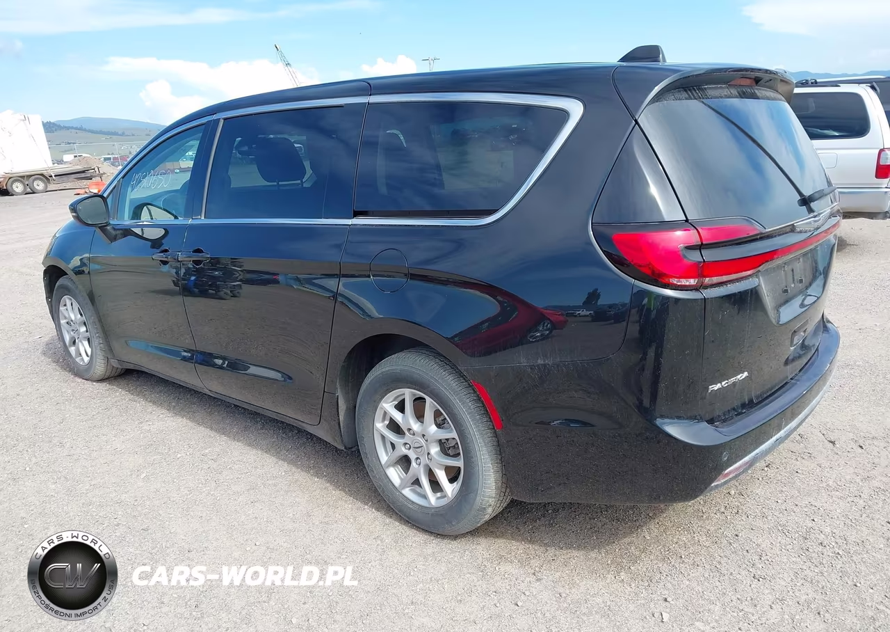 2023 Chrysler Pacifica Touring L VIN:2C4RC1BG0PR615940 - 3