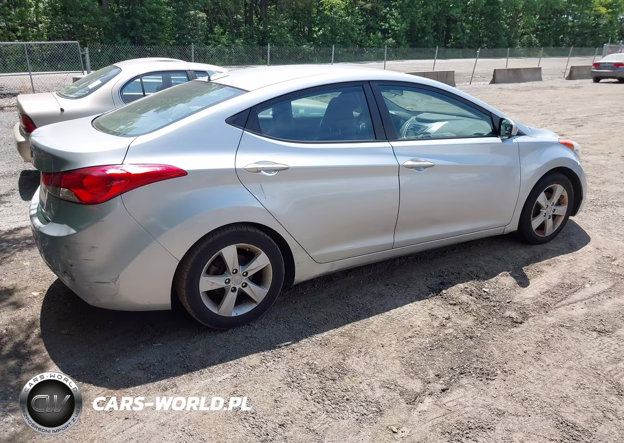 2013 Hyundai Elantra Gls VIN:5NPDH4AE6DH327894 - 4