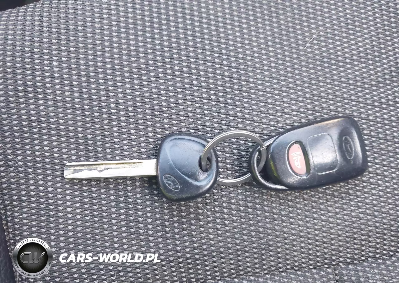 2013 Hyundai Veloster Base W-Black VIN:KMHTC6AD8DU147914 - 11