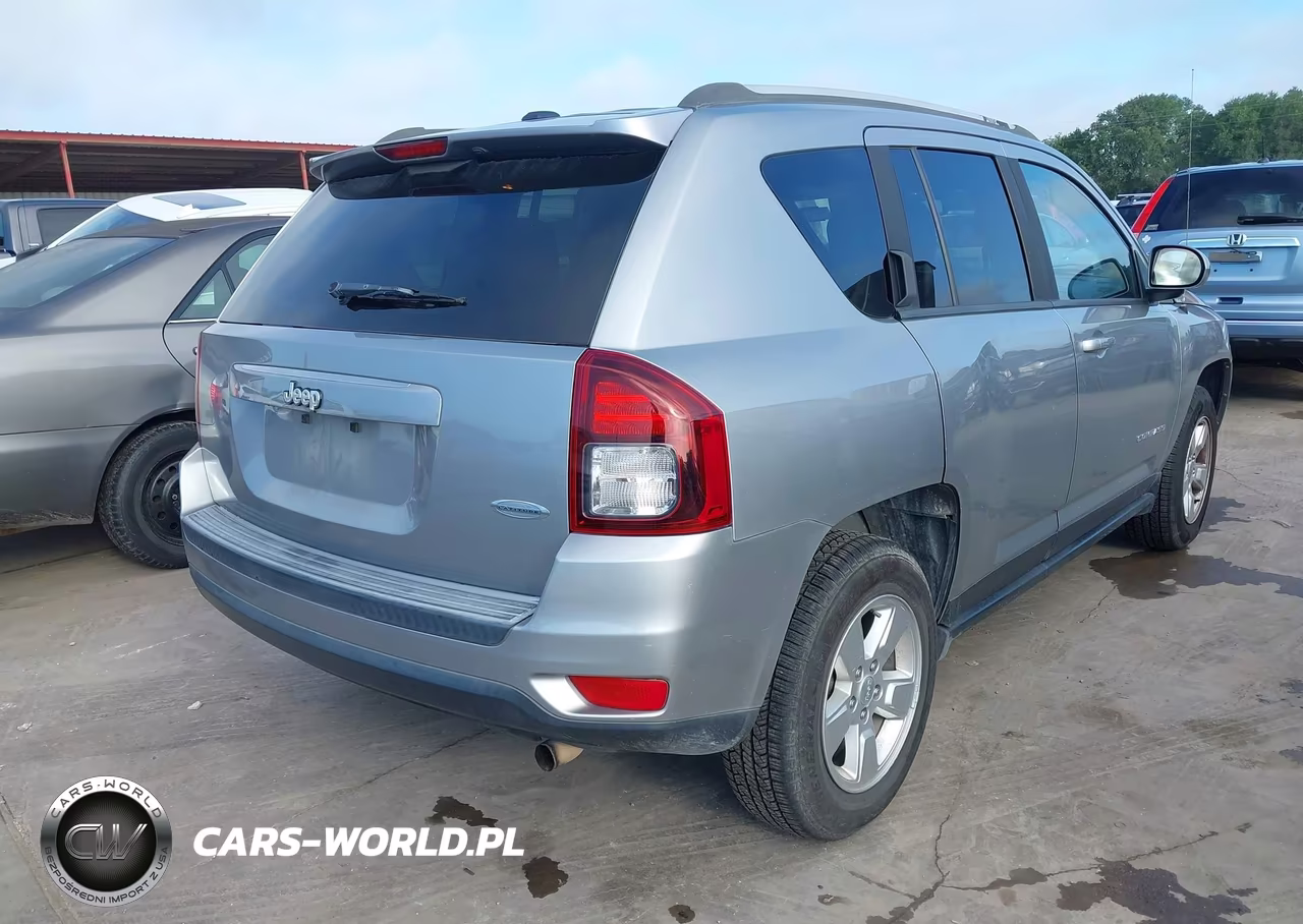 2016 Jeep Compass Latitude VIN:1C4NJCEA8GD773551 - 4