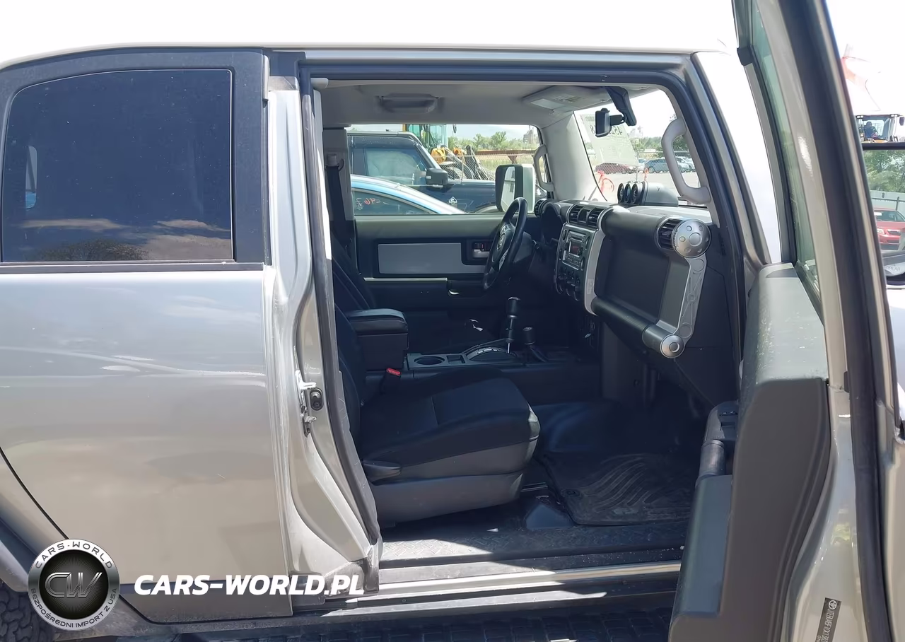 2012 Toyota Fj Cruiser VIN:JTEBU4BF1CK138317 - 5