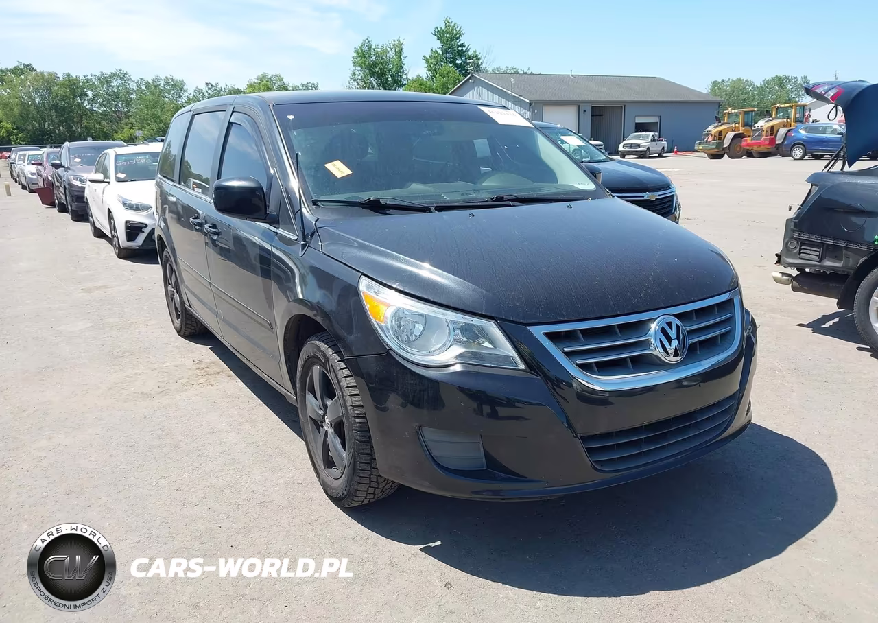 2010 Volkswagen Routan Se