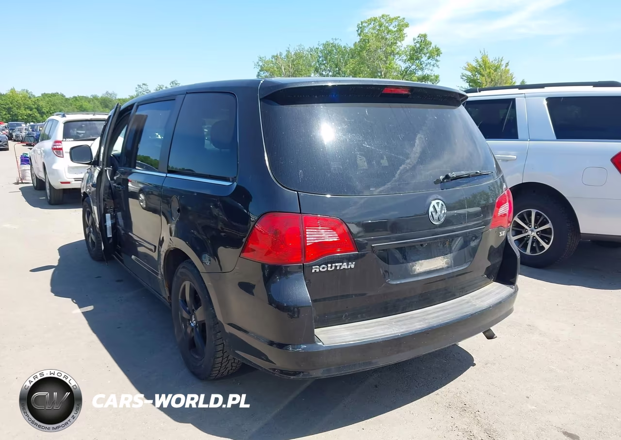 2010 Volkswagen Routan Se VIN:2V4RW3D10AR242424 - 3