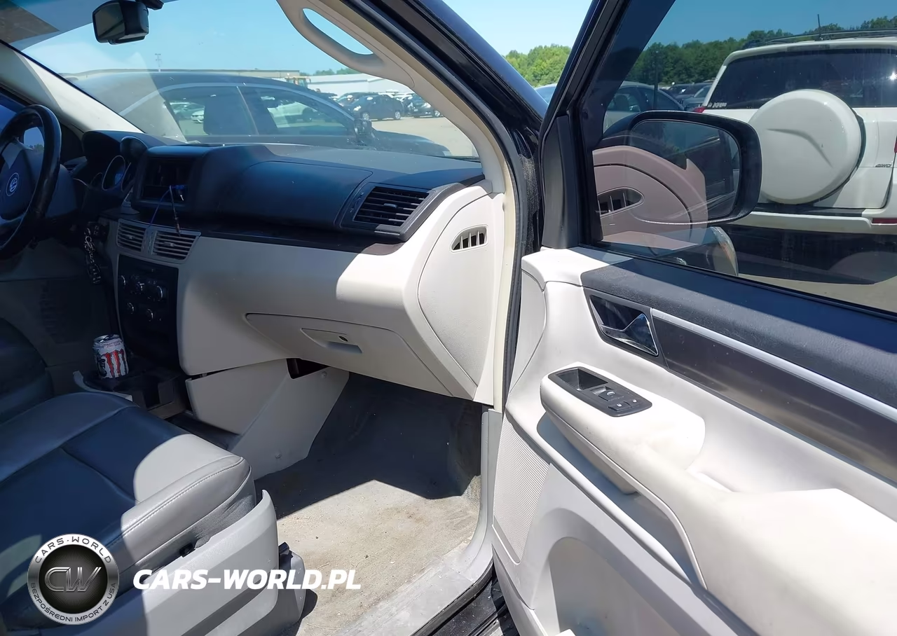 2010 Volkswagen Routan Se VIN:2V4RW3D10AR242424 - 5