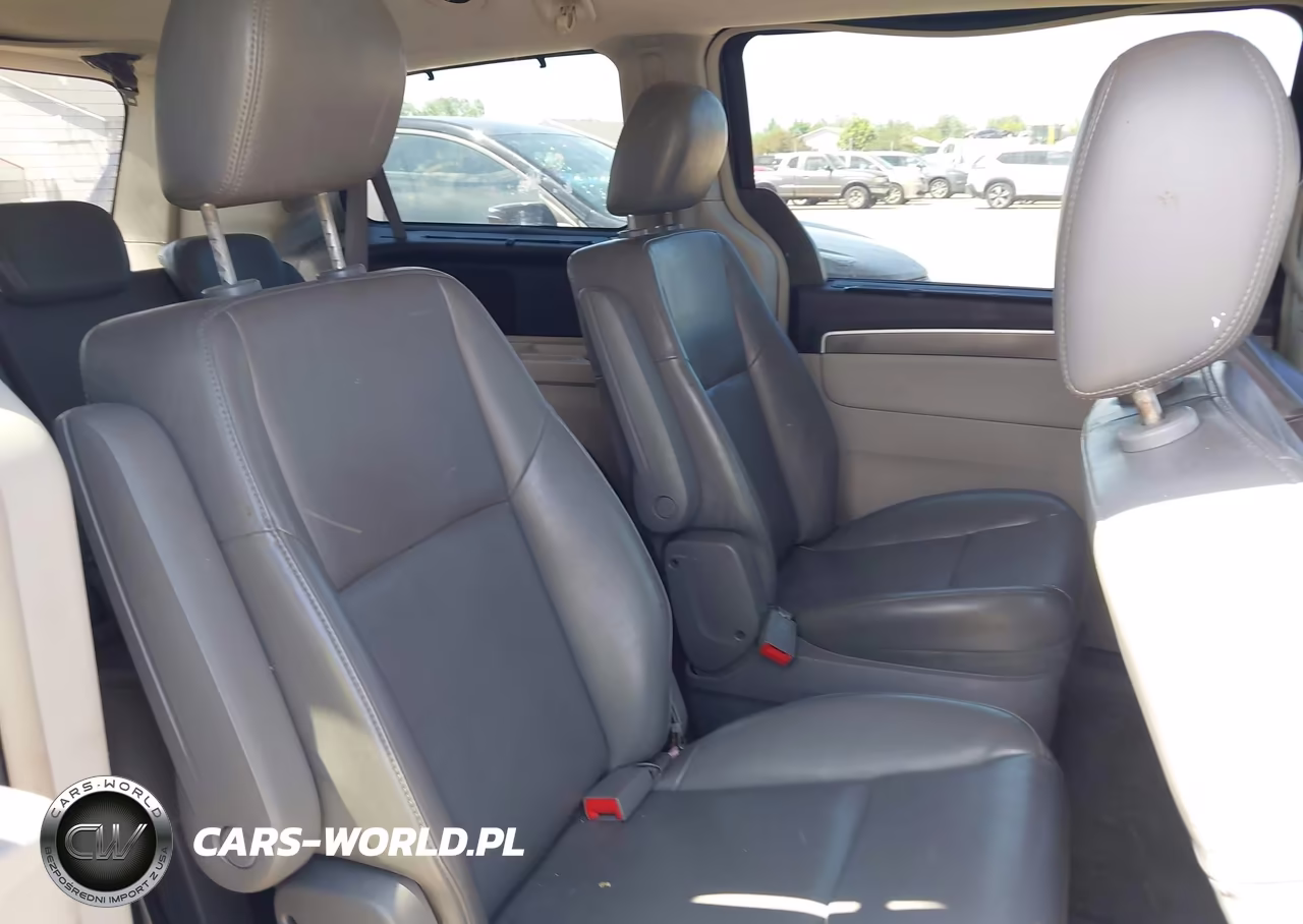 2010 Volkswagen Routan Se VIN:2V4RW3D10AR242424 - 8