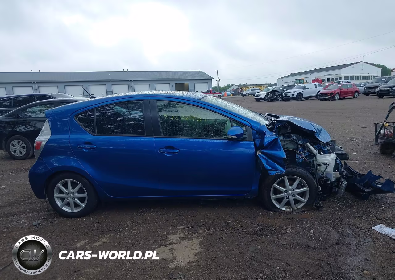 2012 Toyota Prius C Three VIN:JTDKDTB35C1010303 - 14