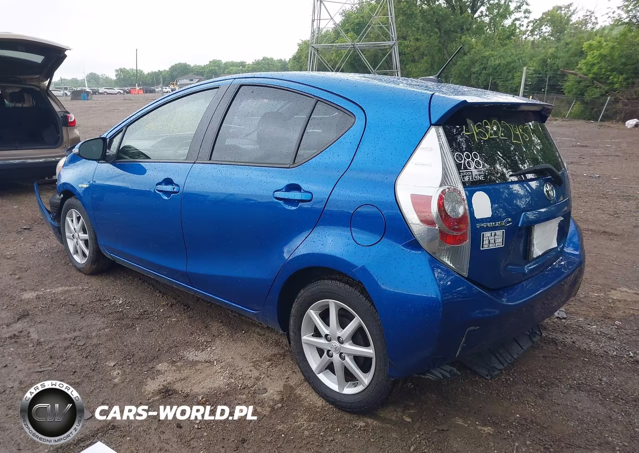 2012 Toyota Prius C Three VIN:JTDKDTB35C1010303 - 3