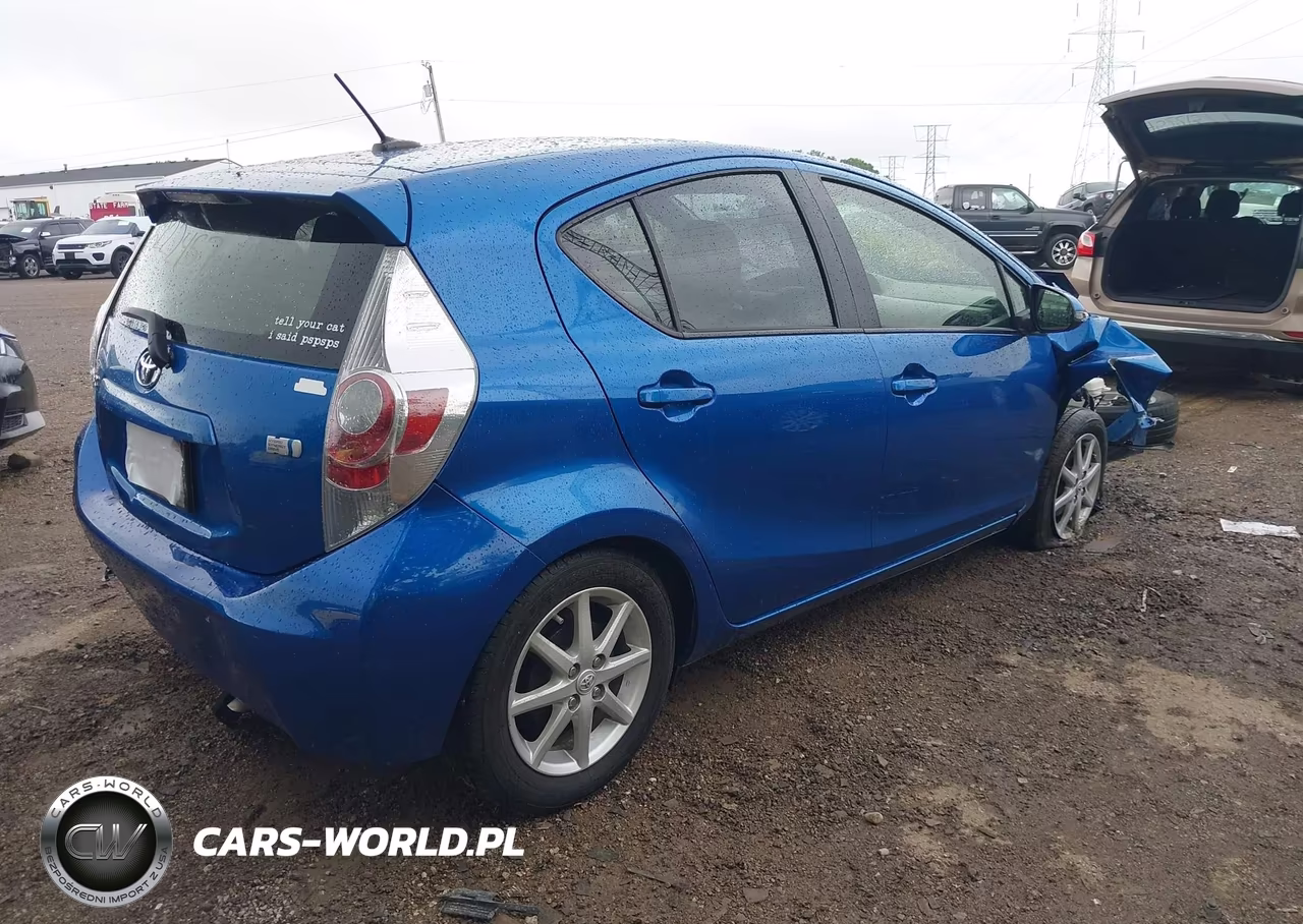 2012 Toyota Prius C Three VIN:JTDKDTB35C1010303 - 4