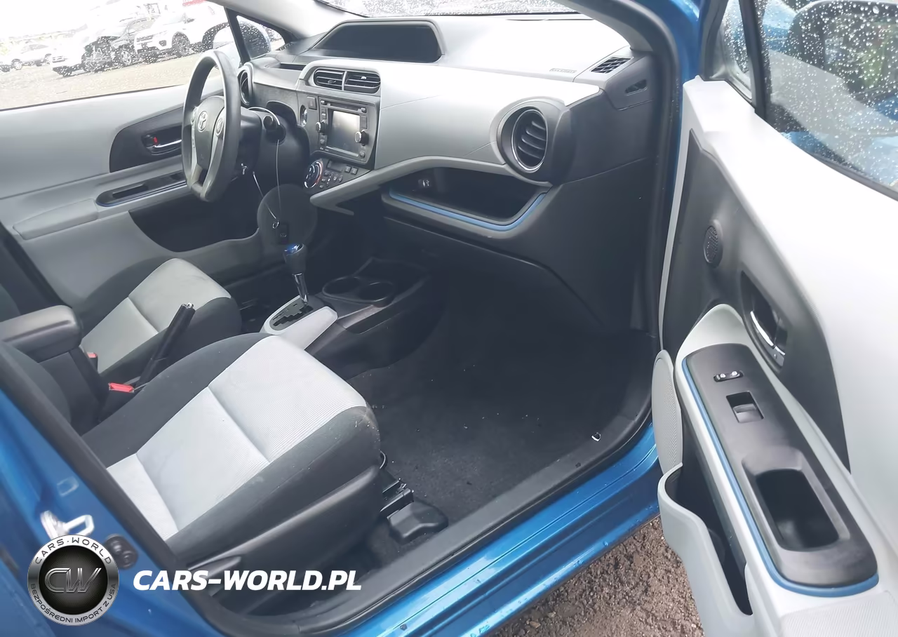 2012 Toyota Prius C Three VIN:JTDKDTB35C1010303 - 5