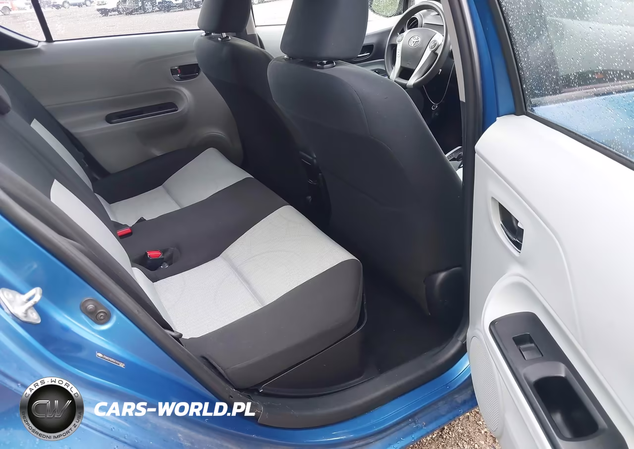 2012 Toyota Prius C Three VIN:JTDKDTB35C1010303 - 8