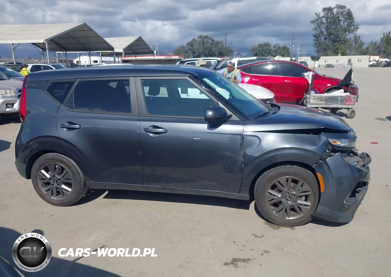2021 Kia Soul S VIN:KNDJ23AU1M7795428 - 13