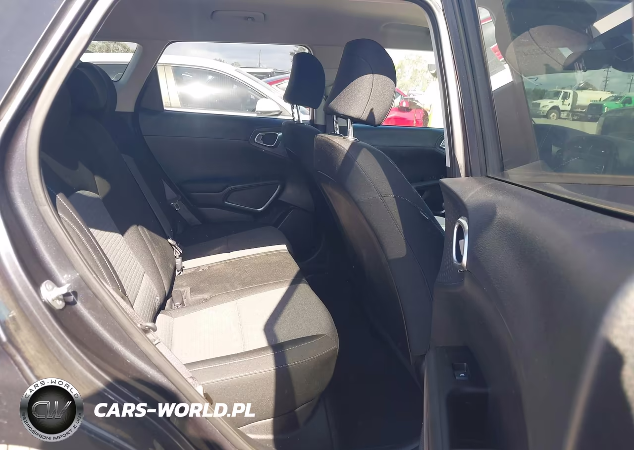 2021 Kia Soul S VIN:KNDJ23AU1M7795428 - 8