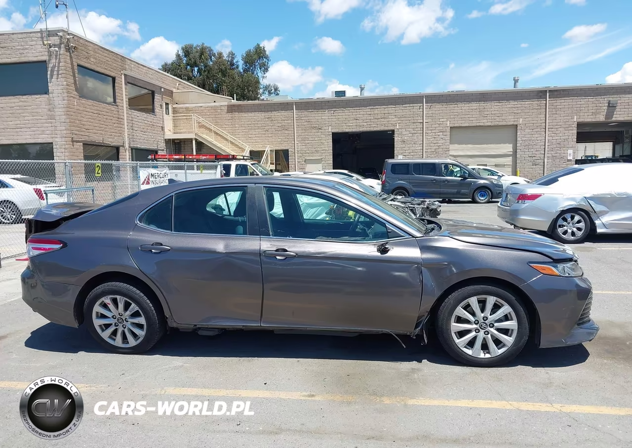2019 Toyota Camry Le VIN:4T1B11HK8KU775963 - 13