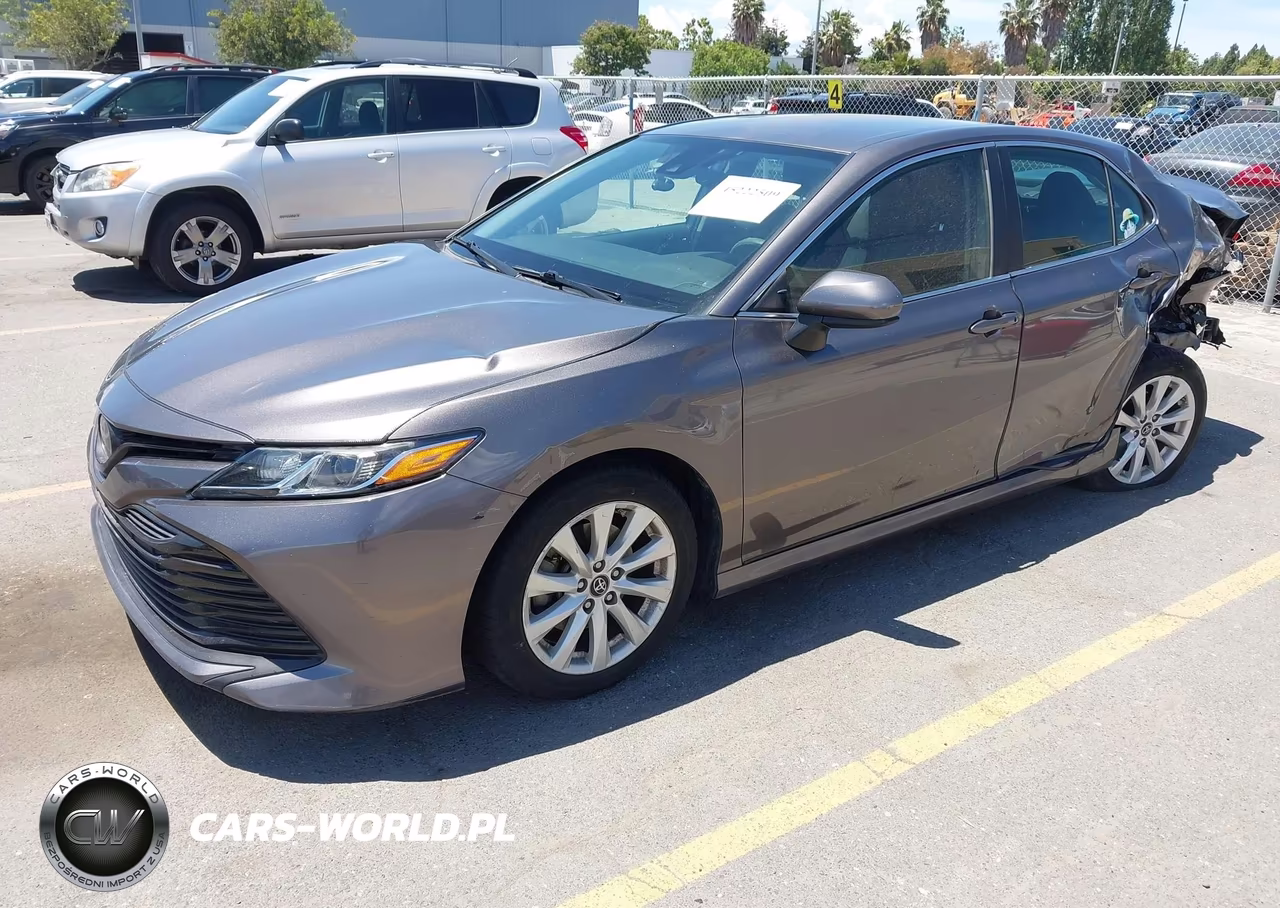 2019 Toyota Camry Le VIN:4T1B11HK8KU775963 - 2