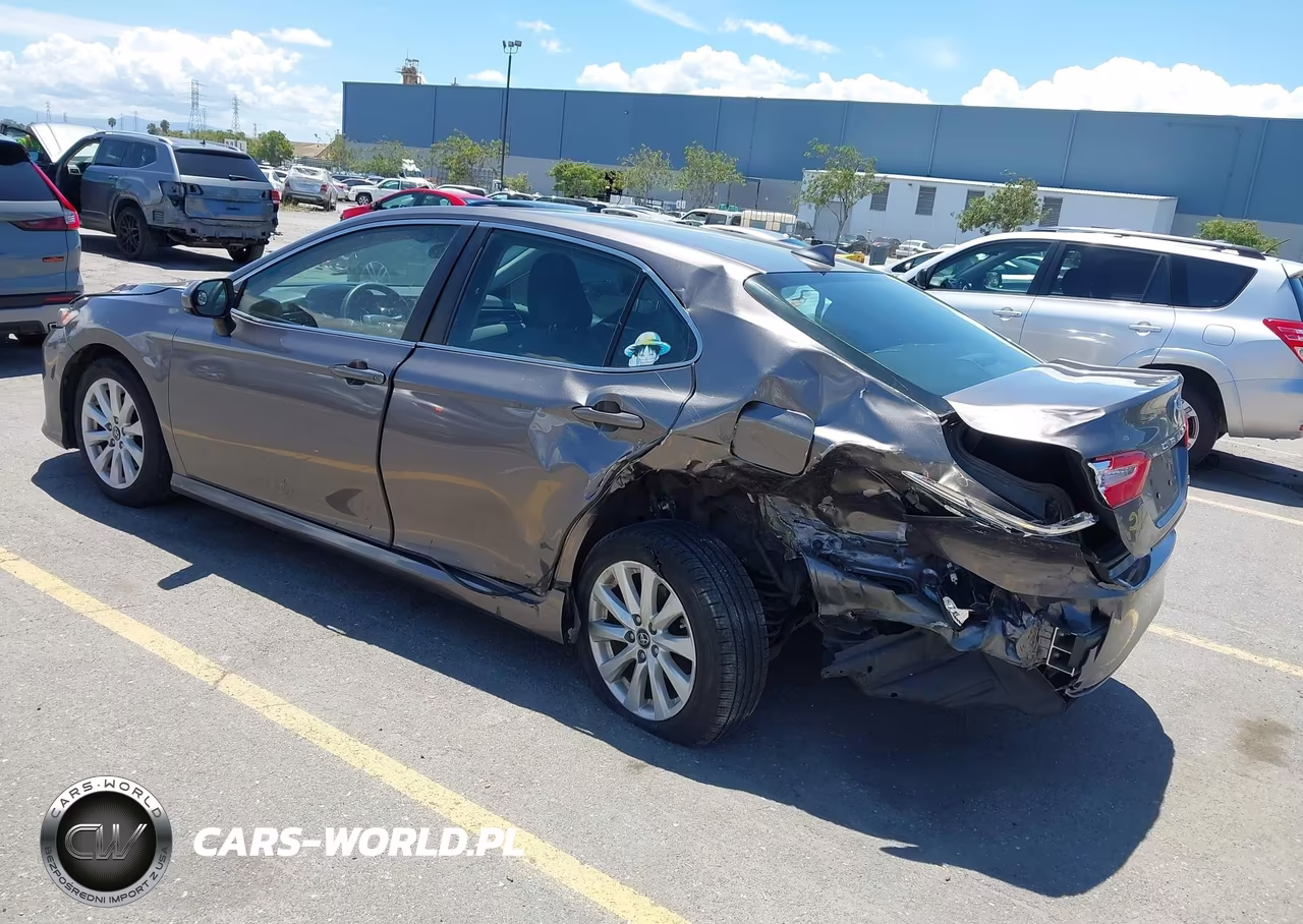 2019 Toyota Camry Le VIN:4T1B11HK8KU775963 - 3