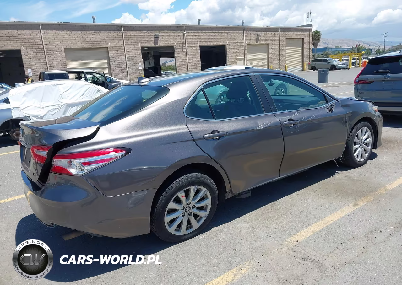 2019 Toyota Camry Le VIN:4T1B11HK8KU775963 - 4