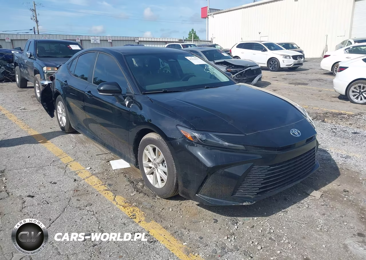 2025 Toyota Camry Le – zdjęcie 1 z 15