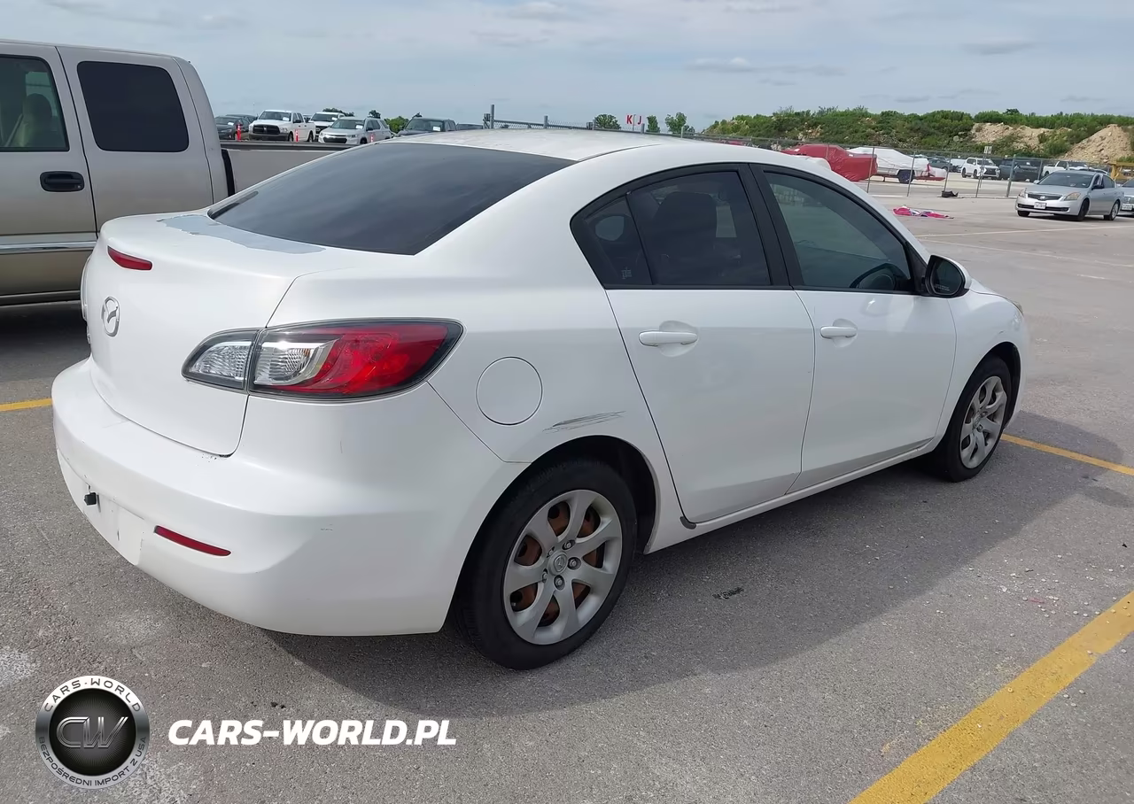 2012 Mazda Mazda3 I Sport VIN:JM1BL1UFXC1523755 - 4