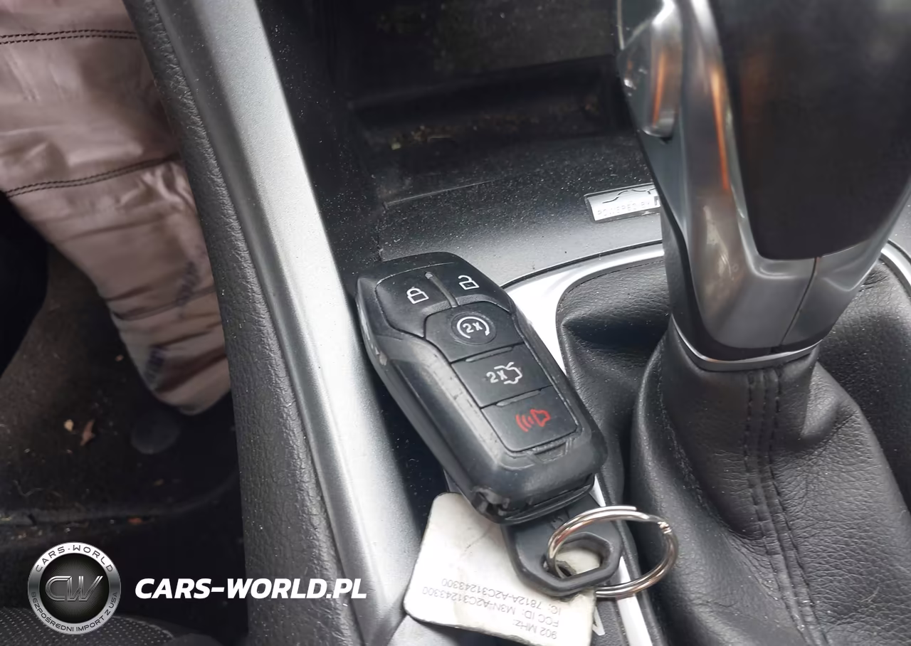 2015 Ford Fusion Energi Titanium VIN:3FA6P0SUXFR105231 - 11