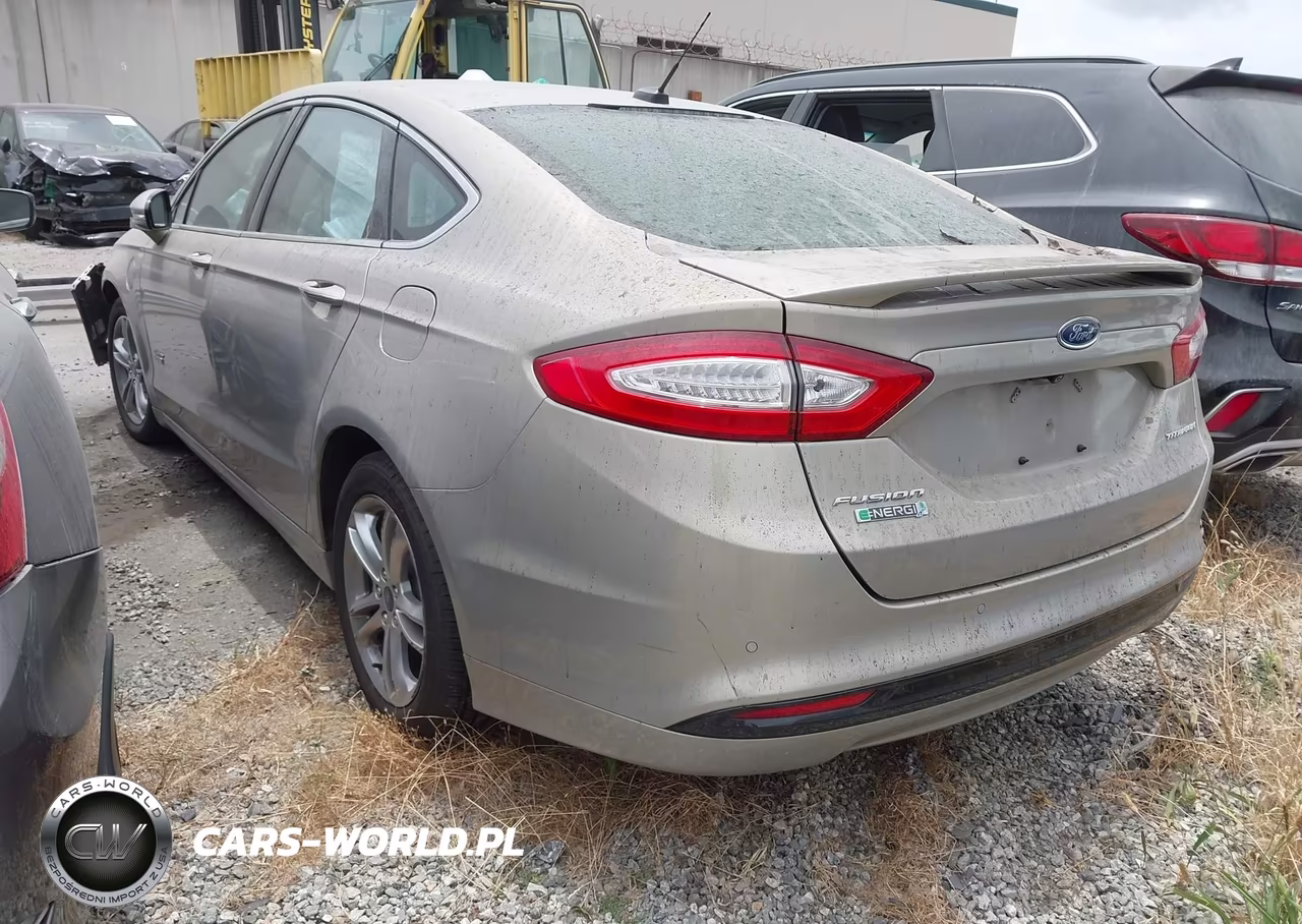 2015 Ford Fusion Energi Titanium VIN:3FA6P0SUXFR105231 - 3