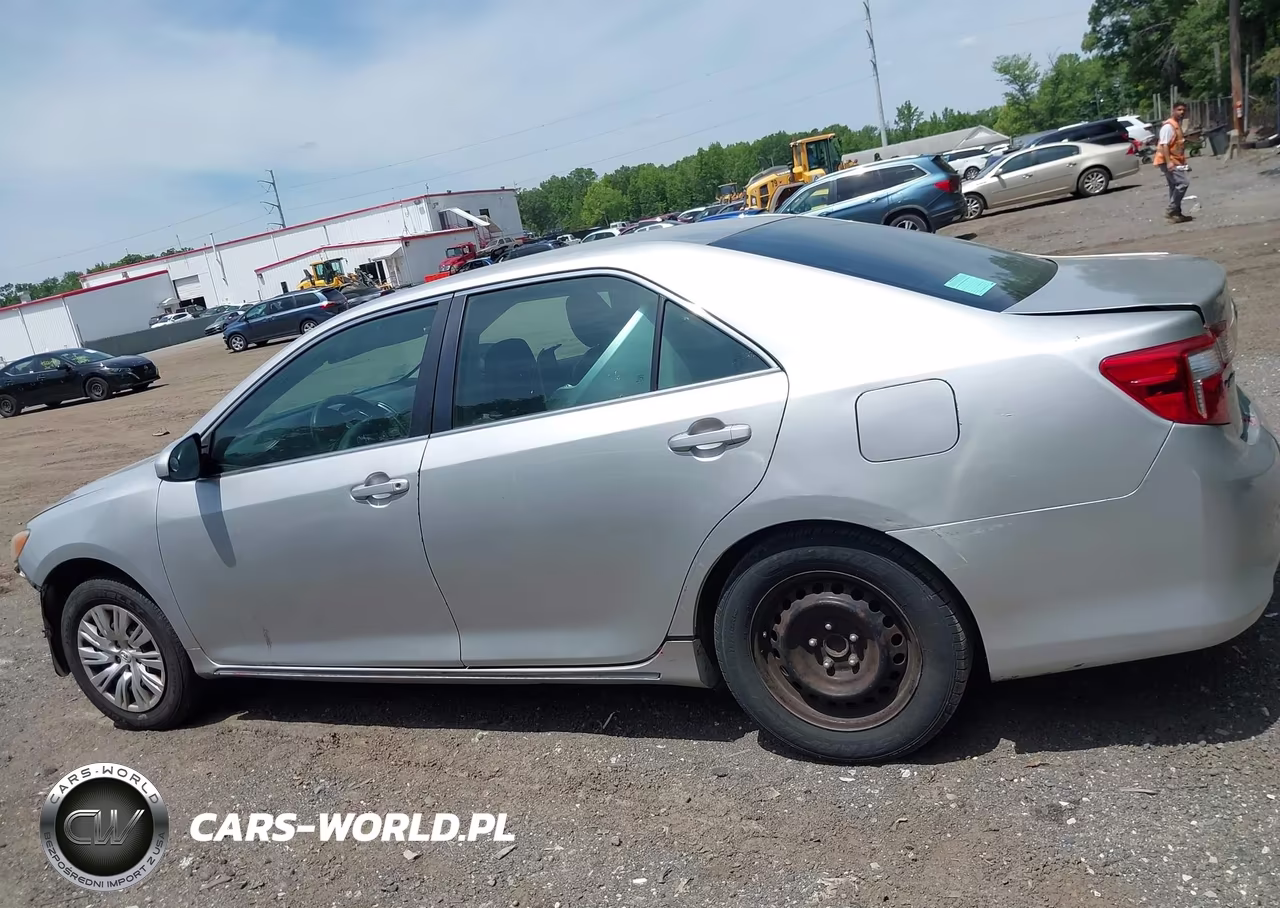 2014 Toyota Camry Le VIN:4T4BF1FK8ER365033 - 13