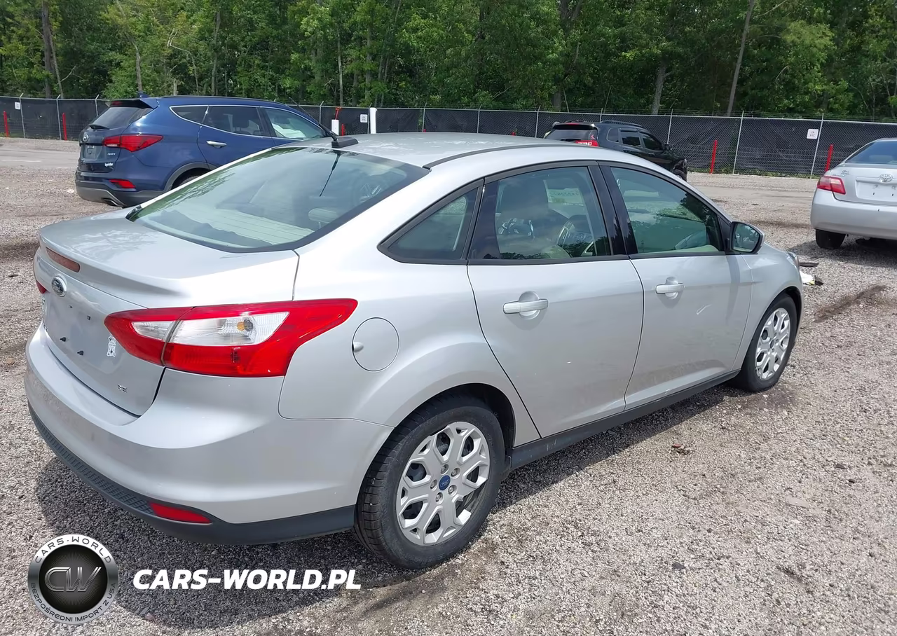 2012 Ford Focus Se VIN:1FAHP3F29CL254288 - 4