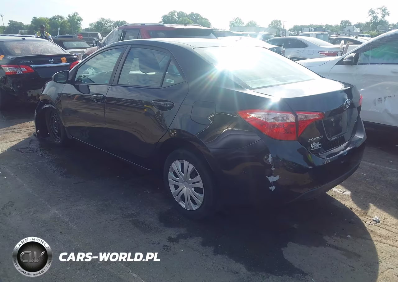 2018 Toyota Corolla Le VIN:2T1BURHE4JC005324 - 3