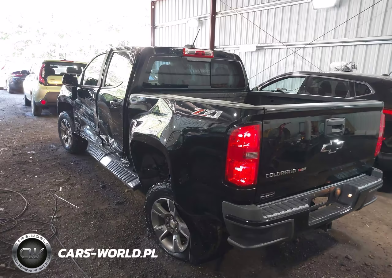 2018 Chevrolet Colorado Z71 VIN:1GCGTDEN7J1148241 - 3