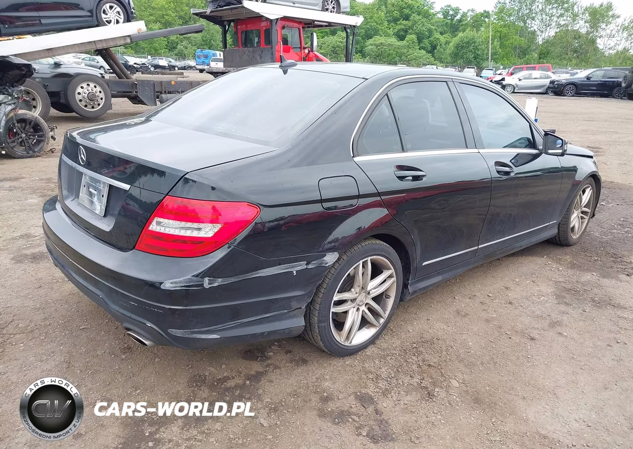 2013 Mercedes-Benz C 300 Luxury 4Matic-Sport 4Matic VIN:WDDGF8AB7DR258583 - 4