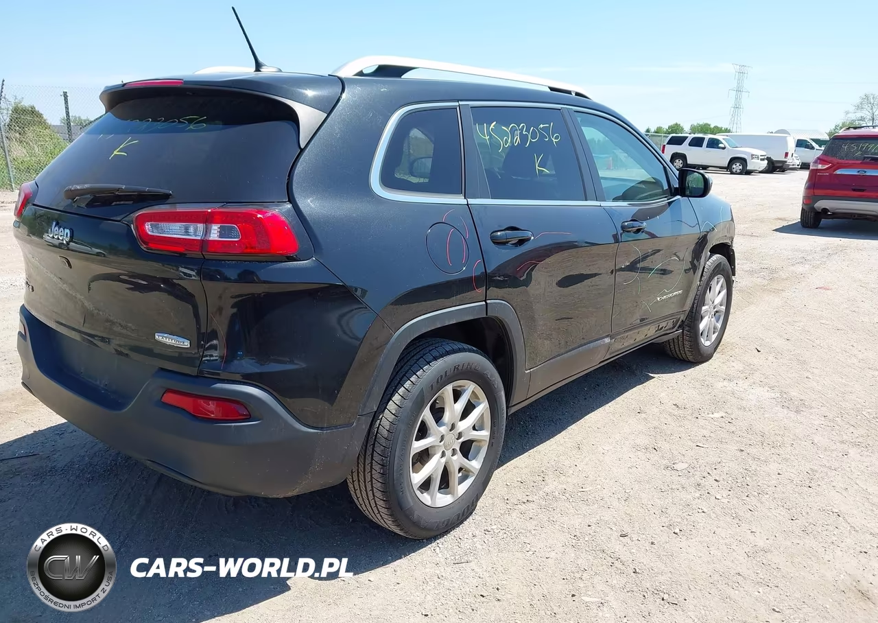 2016 Jeep Cherokee Latitude VIN:1C4PJMCB8GW115226 - 4