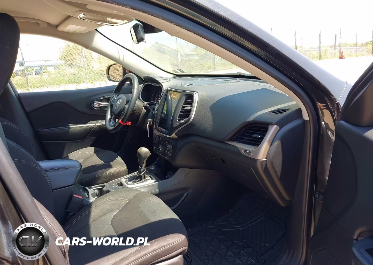 2016 Jeep Cherokee Latitude VIN:1C4PJMCB8GW115226 - 5