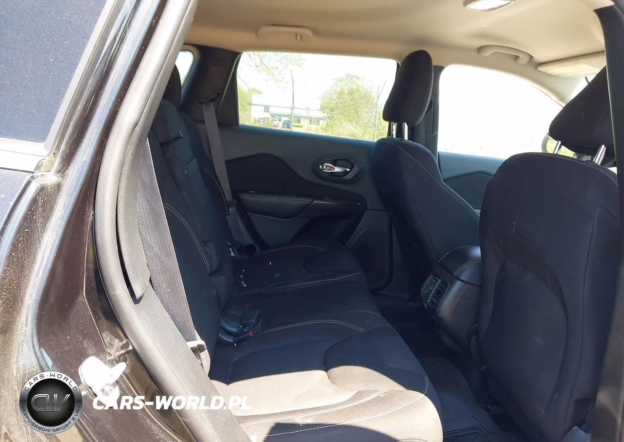 2016 Jeep Cherokee Latitude VIN:1C4PJMCB8GW115226 - 8