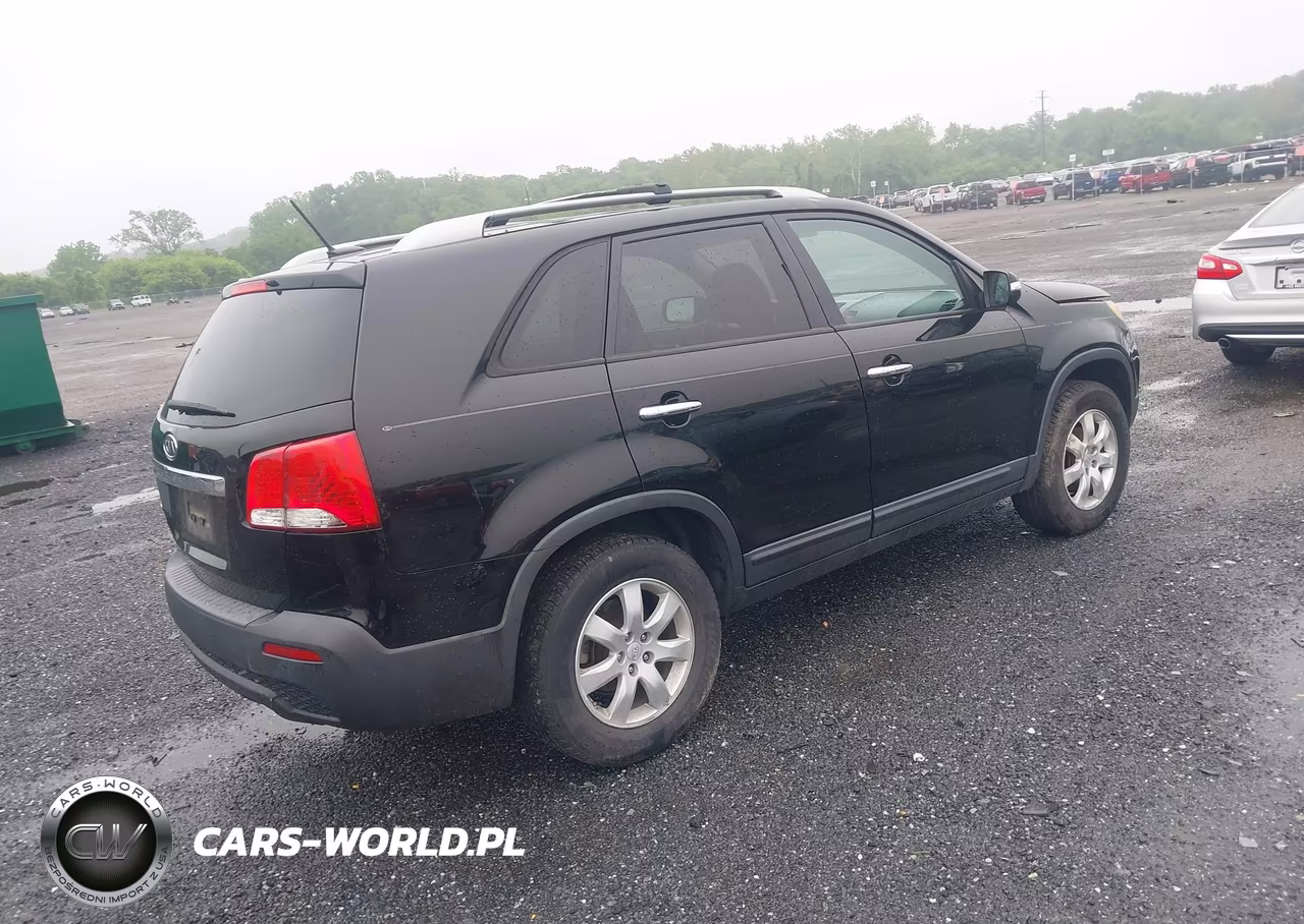 2011 Kia Sorento Lx VIN:5XYKT3A1XBG166189 - 4