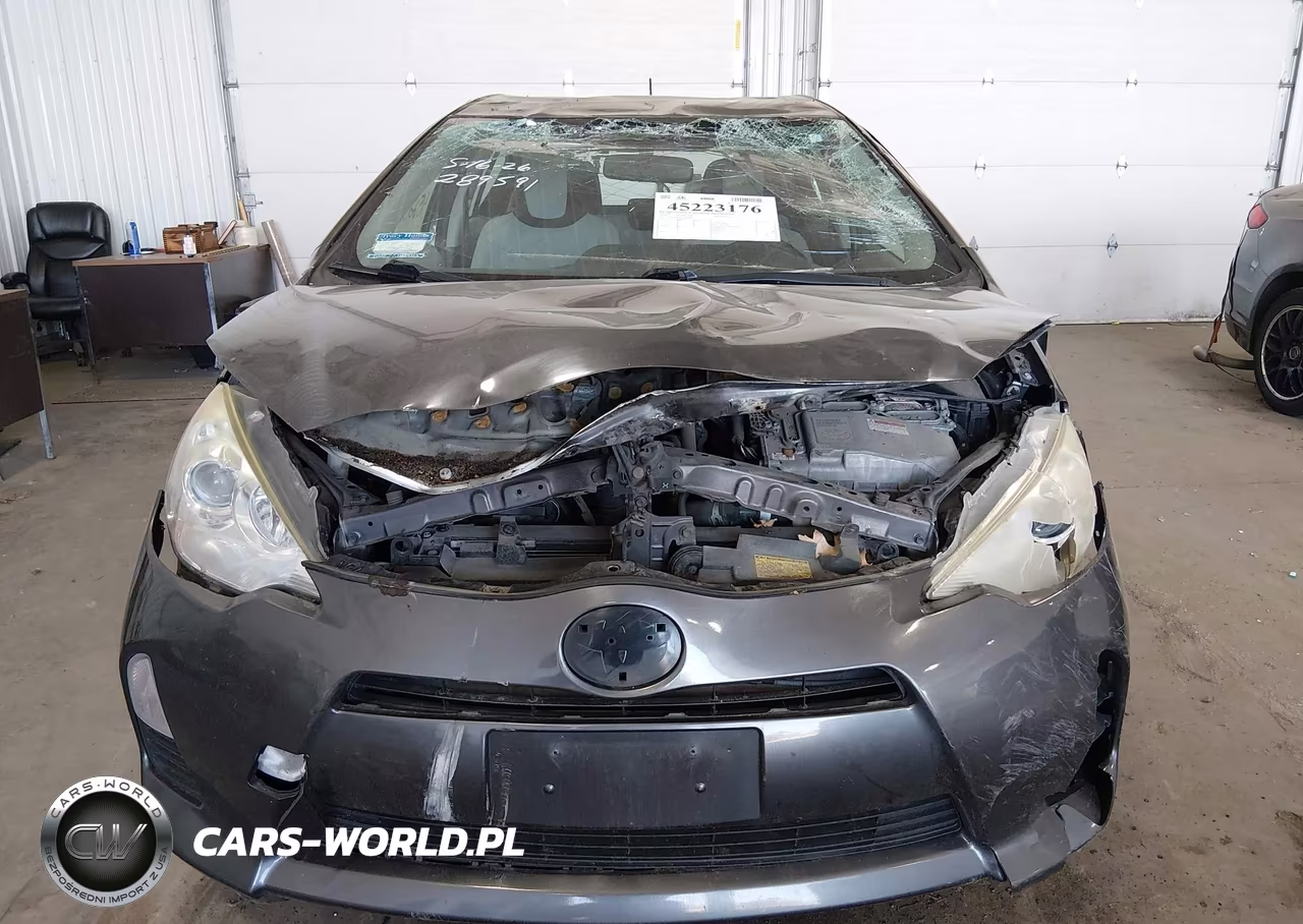 2014 Toyota Prius C One VIN:JTDKDTB30E1563086 - 12